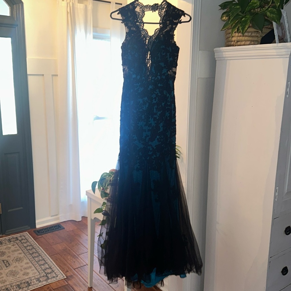 Alyce Paris Formal/Prom Dress Black w/blue underlay. Size 0.